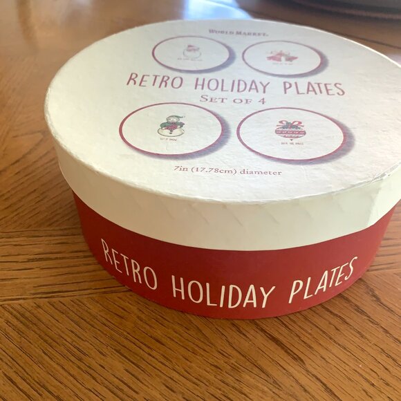 Christmas Holiday Festive Retro Plates Set 4 World Market - Picture 8 of 8